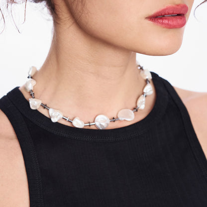 METAL & PEARL NECKLACE